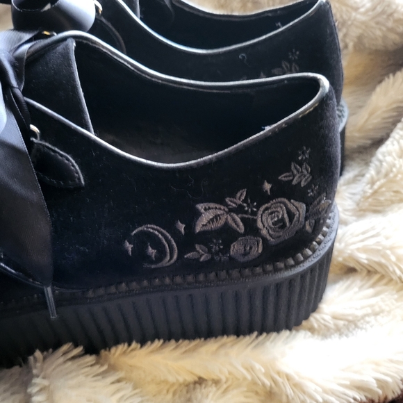 Enchant Me Creepers - Killstar - US Sizes 6 and 7 - Embroidered Velvet Platform - Picture 4 of 6